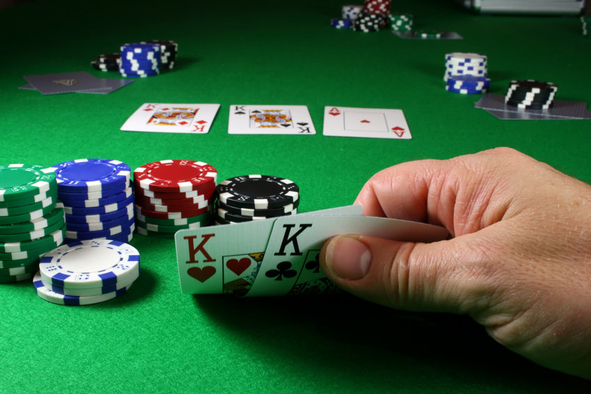 chơi poker trực tuyến